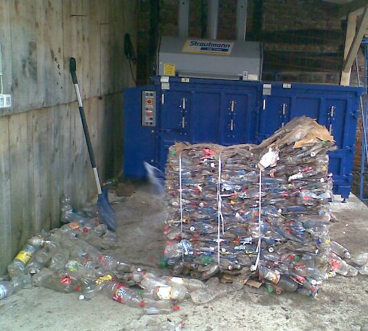 Presa za plastičnu ambalažu